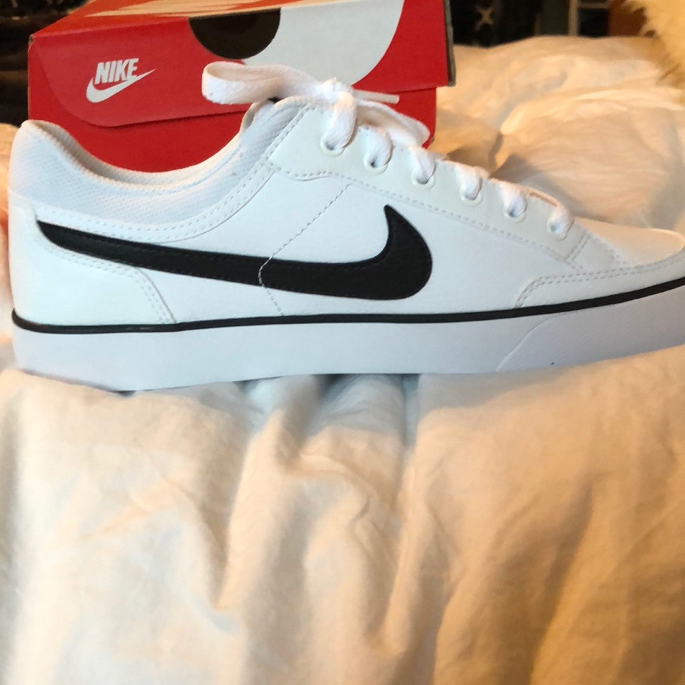 Never worn Nike Capri